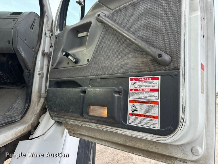 image for item DT6432 1999 Sterling L-Line truck cab and chassis