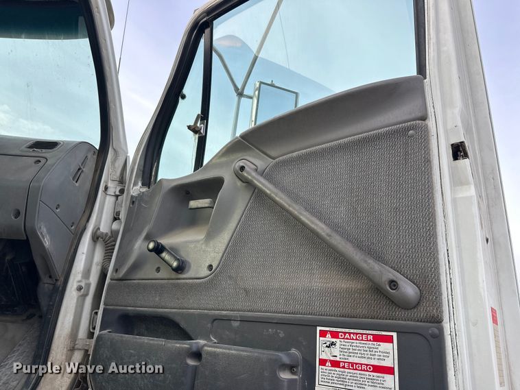 image for item DT6432 1999 Sterling L-Line truck cab and chassis