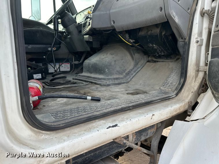 image for item DT6432 1999 Sterling L-Line truck cab and chassis