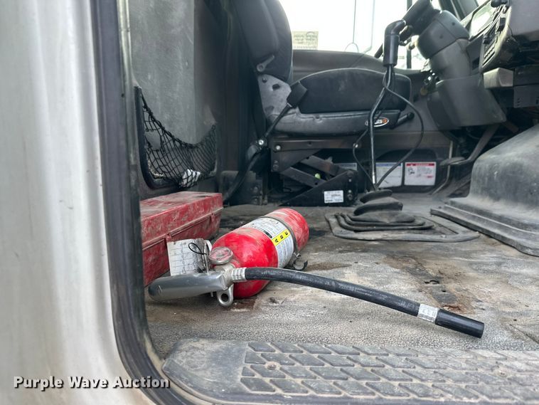 image for item DT6432 1999 Sterling L-Line truck cab and chassis