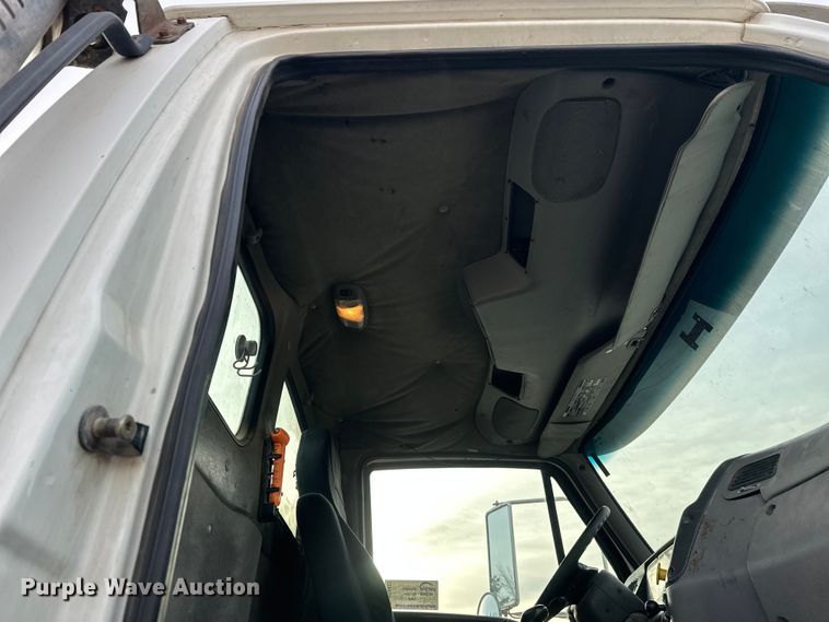 image for item DT6432 1999 Sterling L-Line truck cab and chassis