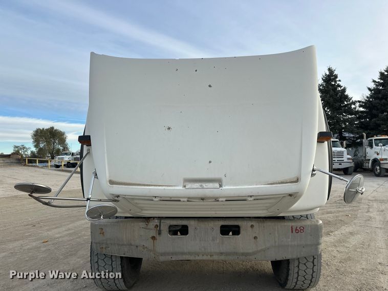 image for item DT6432 1999 Sterling L-Line truck cab and chassis