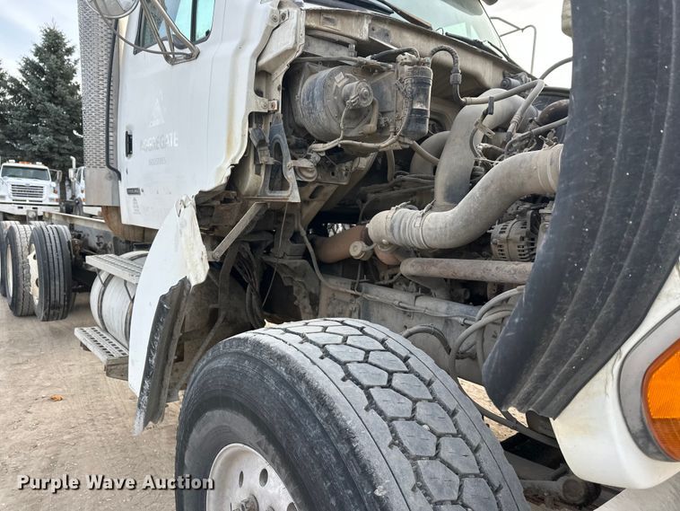 image for item DT6432 1999 Sterling L-Line truck cab and chassis