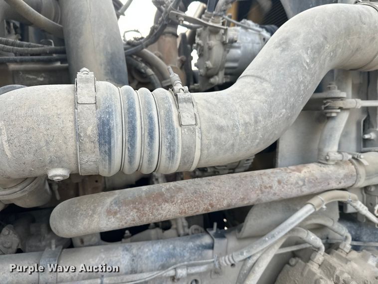 image for item DT6432 1999 Sterling L-Line truck cab and chassis