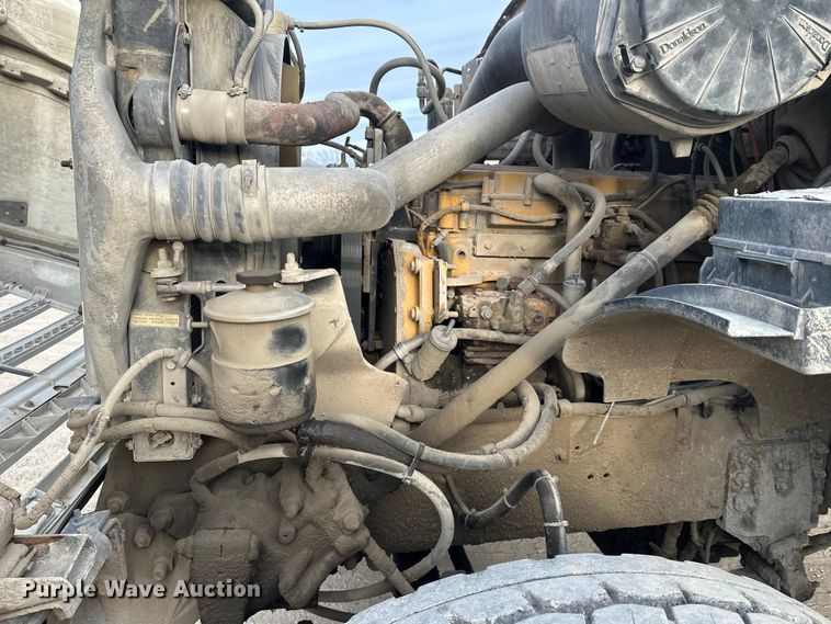 image for item DT6432 1999 Sterling L-Line truck cab and chassis