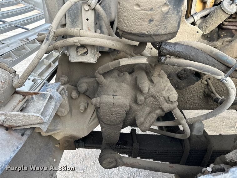 image for item DT6432 1999 Sterling L-Line truck cab and chassis