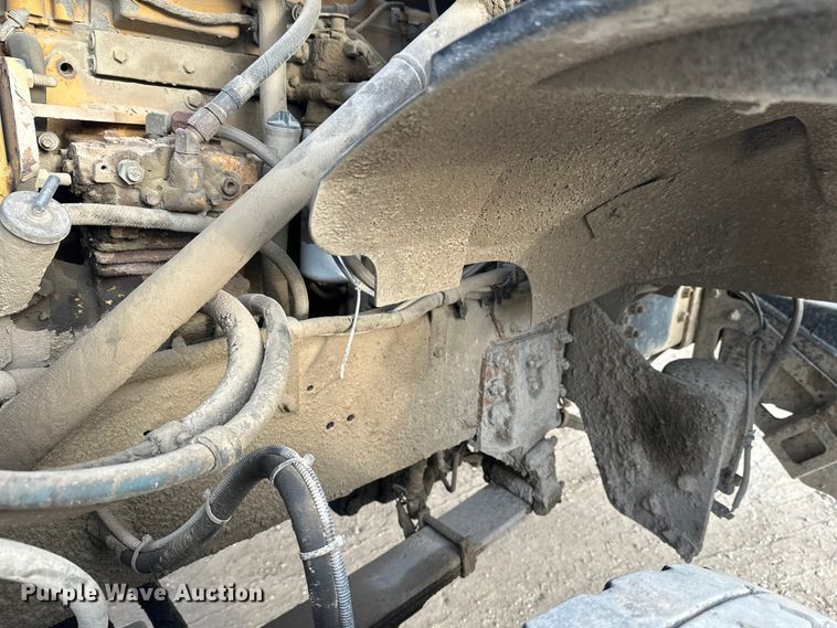 image for item DT6432 1999 Sterling L-Line truck cab and chassis