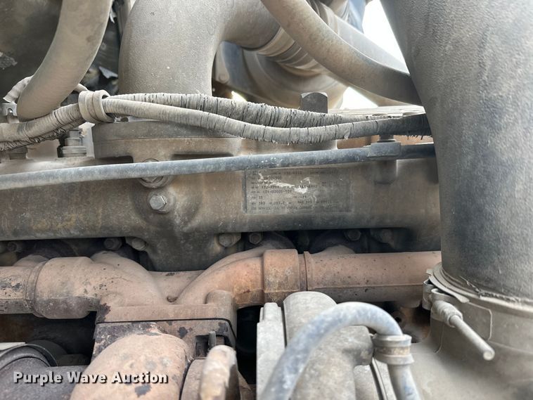 image for item DT6432 1999 Sterling L-Line truck cab and chassis