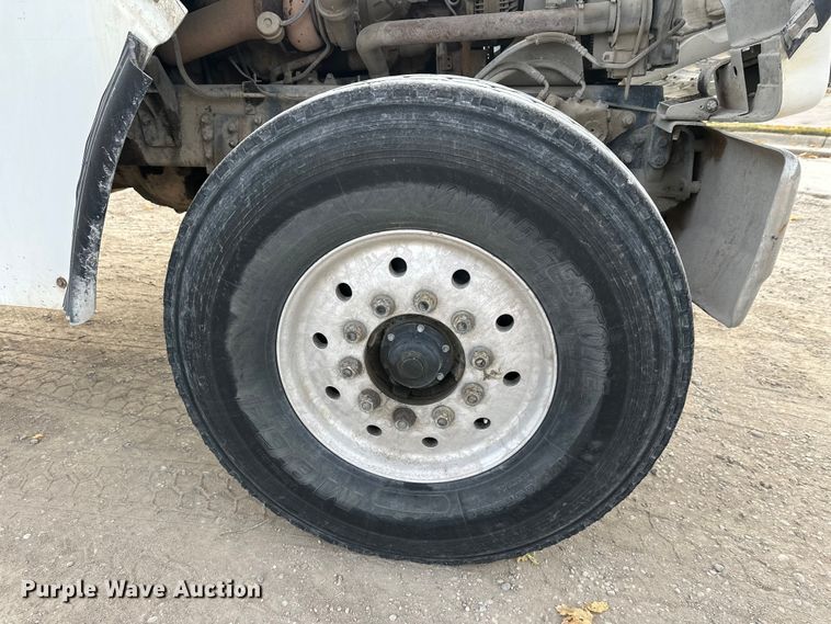 image for item DT6432 1999 Sterling L-Line truck cab and chassis