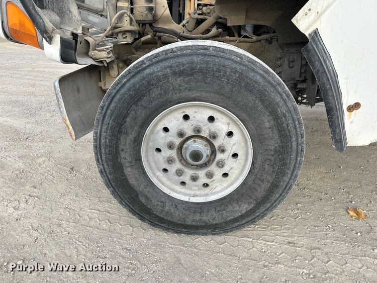 image for item DT6432 1999 Sterling L-Line truck cab and chassis