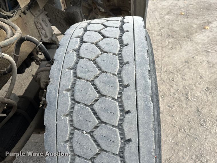 image for item DT6432 1999 Sterling L-Line truck cab and chassis