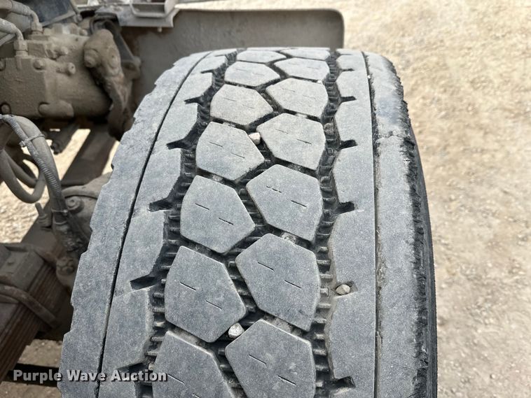 image for item DT6432 1999 Sterling L-Line truck cab and chassis