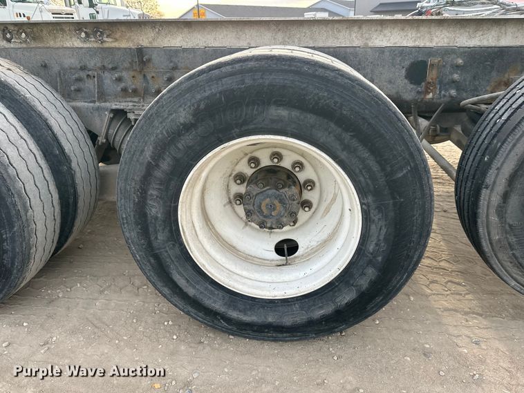 image for item DT6432 1999 Sterling L-Line truck cab and chassis