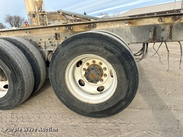 image for item DT6432 1999 Sterling L-Line truck cab and chassis