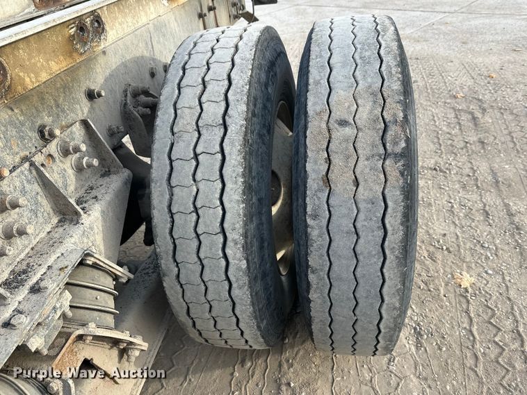 image for item DT6432 1999 Sterling L-Line truck cab and chassis