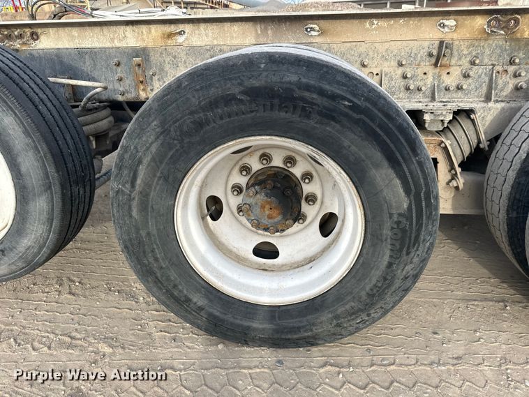 image for item DT6432 1999 Sterling L-Line truck cab and chassis