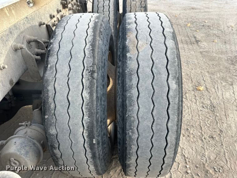 image for item DT6432 1999 Sterling L-Line truck cab and chassis