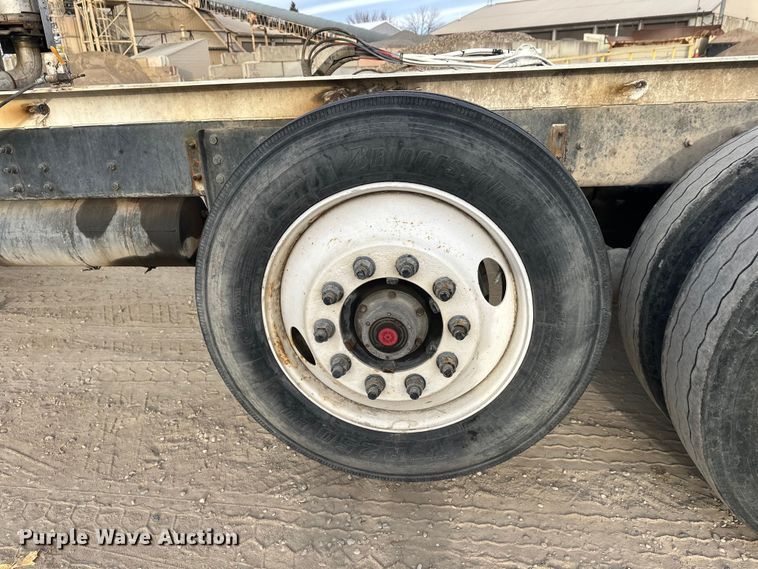 image for item DT6432 1999 Sterling L-Line truck cab and chassis