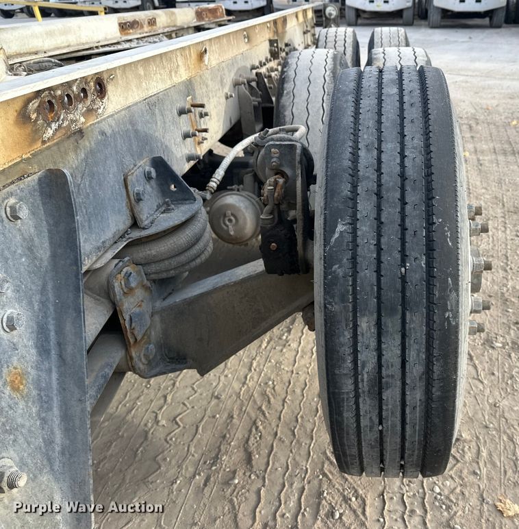 image for item DT6432 1999 Sterling L-Line truck cab and chassis