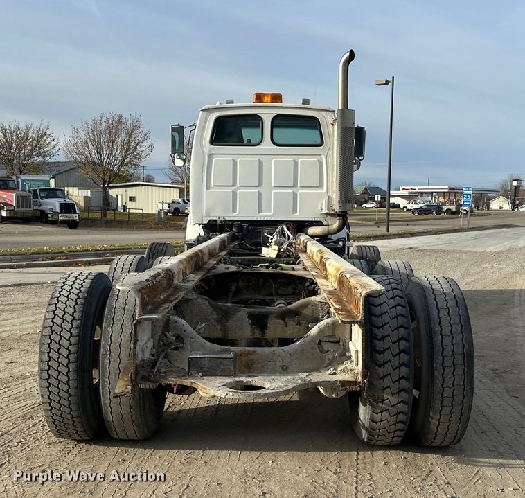 image for item DT6433 1999 Sterling L-Line truck cab and chassis