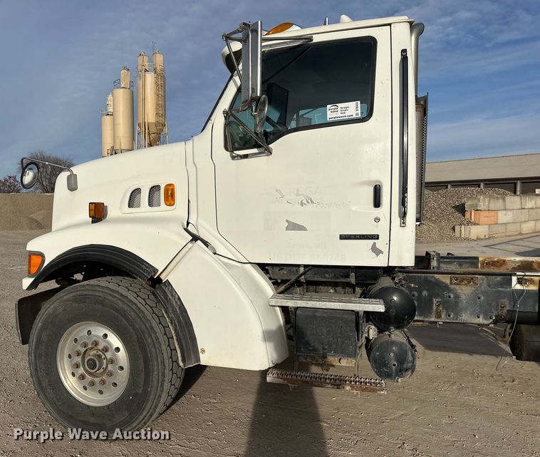 image for item DT6433 1999 Sterling L-Line truck cab and chassis