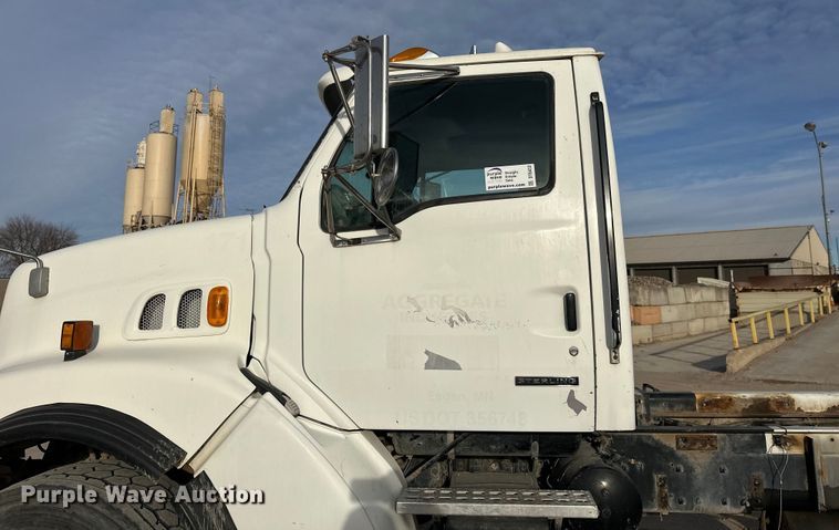 image for item DT6433 1999 Sterling L-Line truck cab and chassis