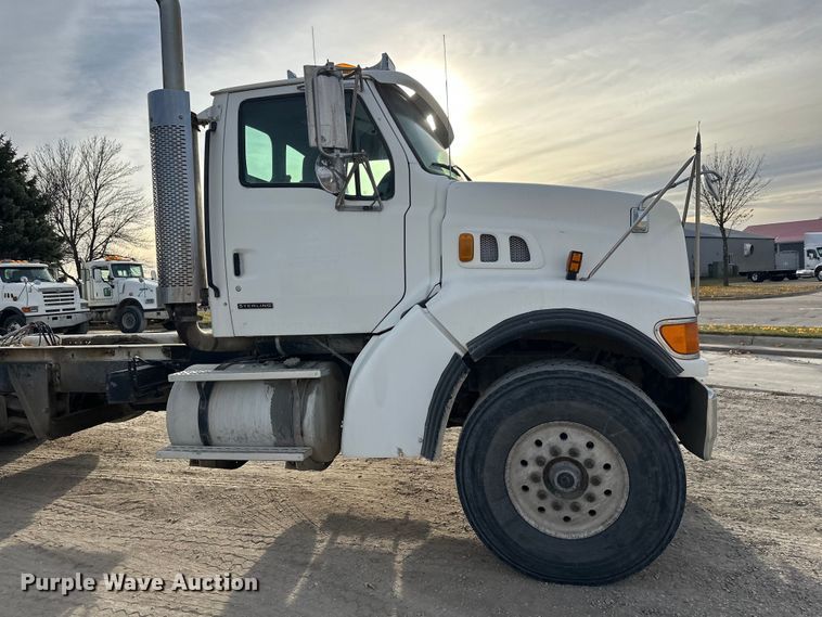 image for item DT6433 1999 Sterling L-Line truck cab and chassis