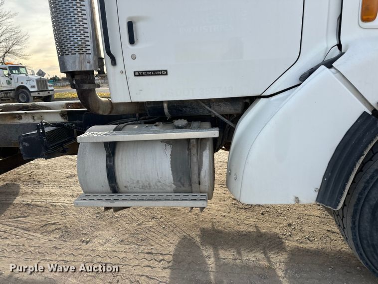 image for item DT6433 1999 Sterling L-Line truck cab and chassis