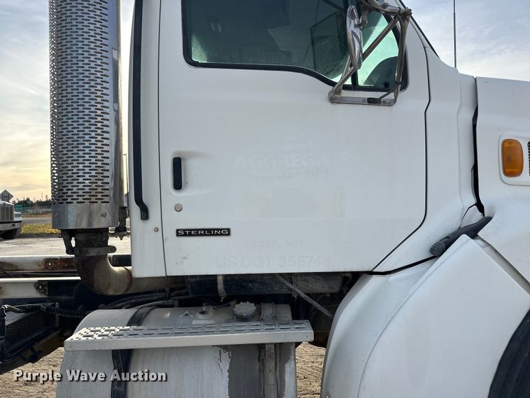 image for item DT6433 1999 Sterling L-Line truck cab and chassis