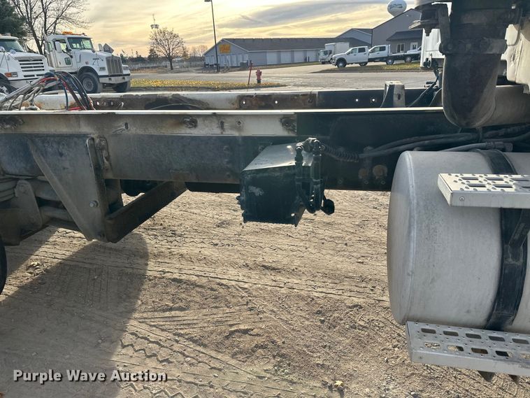 image for item DT6433 1999 Sterling L-Line truck cab and chassis