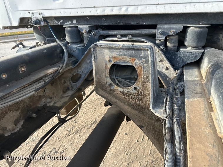 image for item DT6433 1999 Sterling L-Line truck cab and chassis