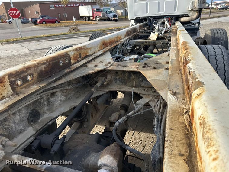 image for item DT6433 1999 Sterling L-Line truck cab and chassis