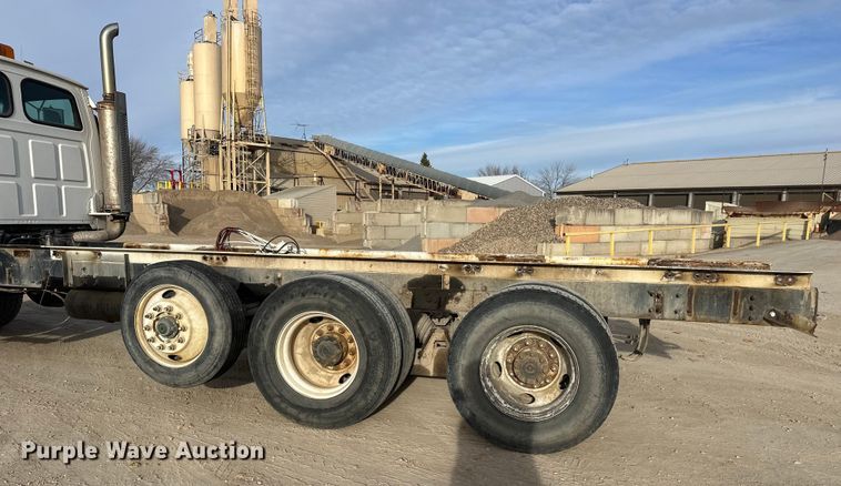 image for item DT6433 1999 Sterling L-Line truck cab and chassis