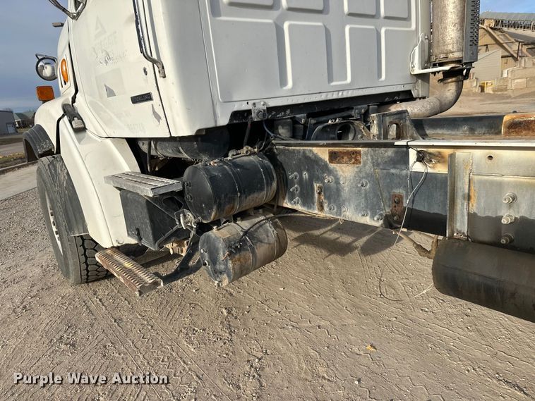 image for item DT6433 1999 Sterling L-Line truck cab and chassis