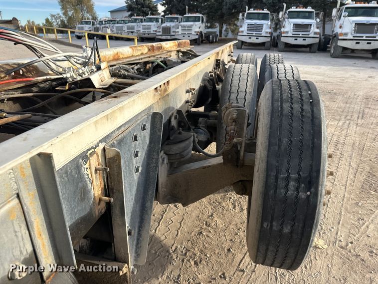 image for item DT6433 1999 Sterling L-Line truck cab and chassis