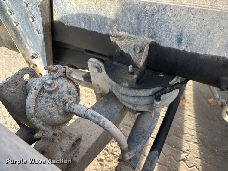 image for item DT6433 1999 Sterling L-Line truck cab and chassis