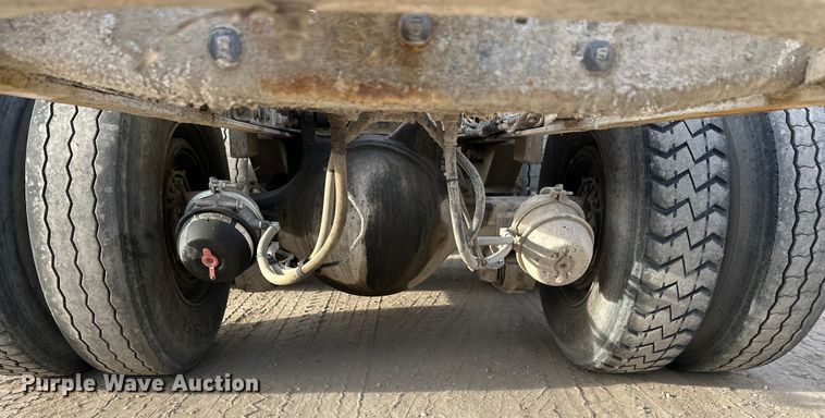 image for item DT6433 1999 Sterling L-Line truck cab and chassis