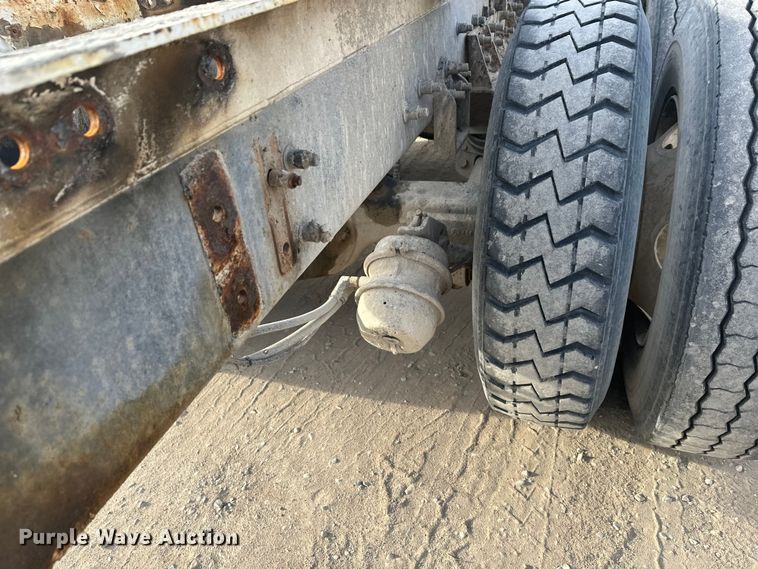 image for item DT6433 1999 Sterling L-Line truck cab and chassis