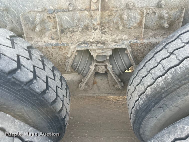 image for item DT6433 1999 Sterling L-Line truck cab and chassis