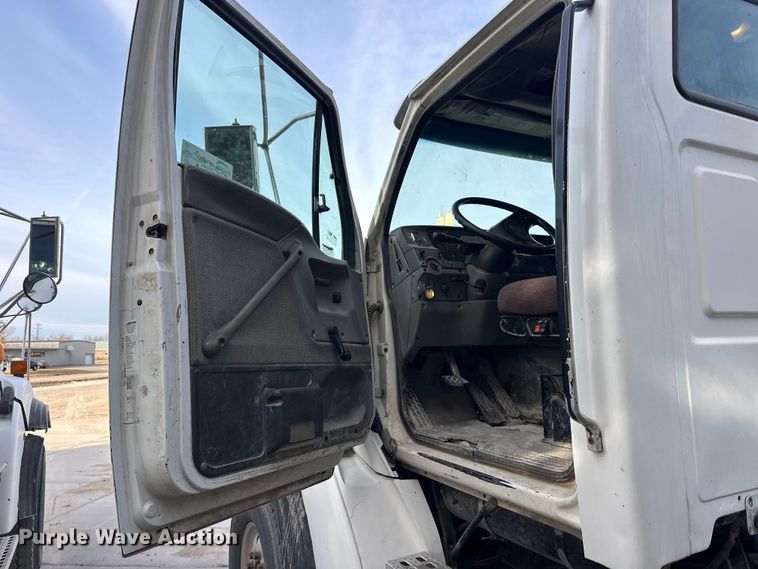 image for item DT6433 1999 Sterling L-Line truck cab and chassis