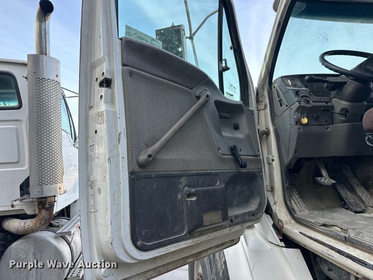 image for item DT6433 1999 Sterling L-Line truck cab and chassis