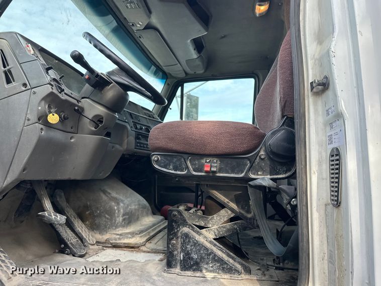 image for item DT6433 1999 Sterling L-Line truck cab and chassis