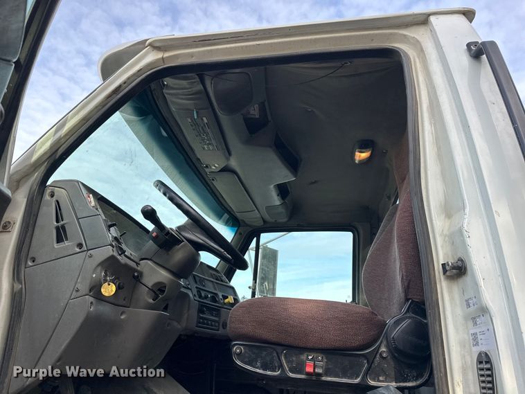 image for item DT6433 1999 Sterling L-Line truck cab and chassis