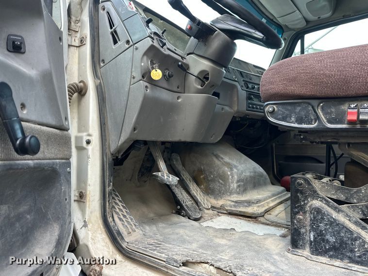 image for item DT6433 1999 Sterling L-Line truck cab and chassis