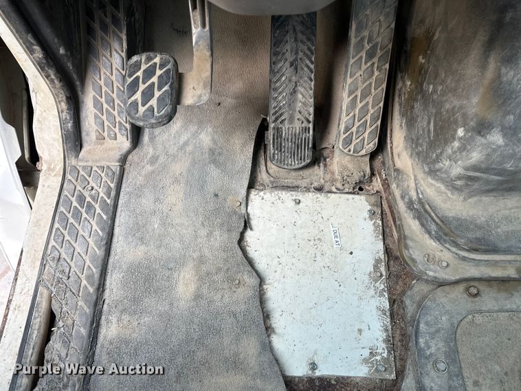 image for item DT6433 1999 Sterling L-Line truck cab and chassis