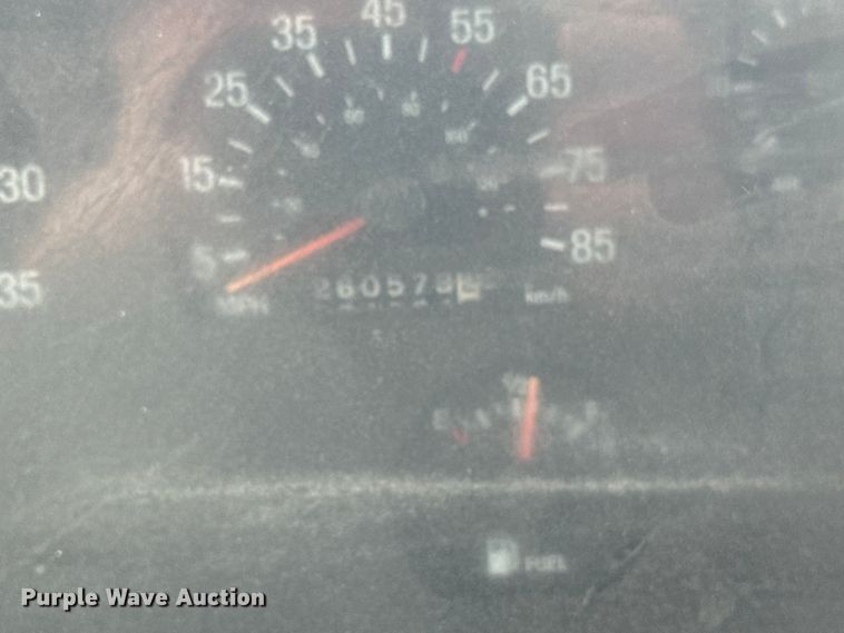 image for item DT6433 1999 Sterling L-Line truck cab and chassis