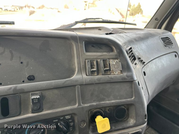 image for item DT6433 1999 Sterling L-Line truck cab and chassis