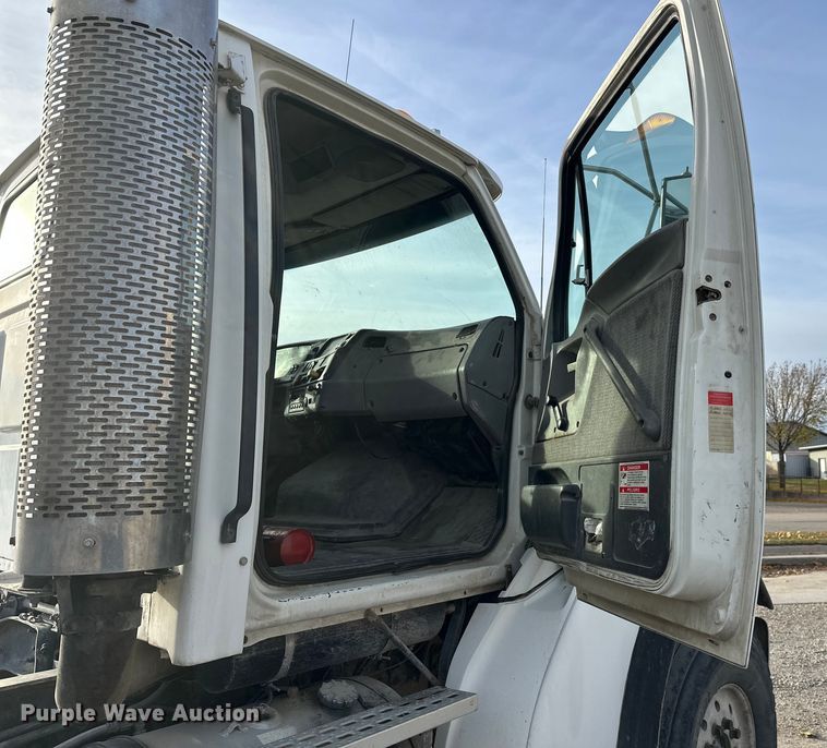 image for item DT6433 1999 Sterling L-Line truck cab and chassis