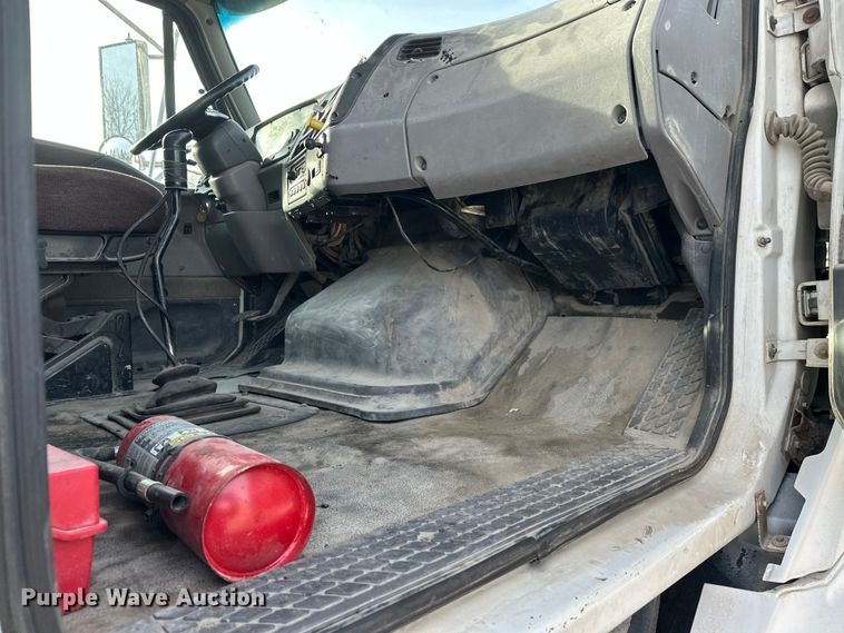 image for item DT6433 1999 Sterling L-Line truck cab and chassis