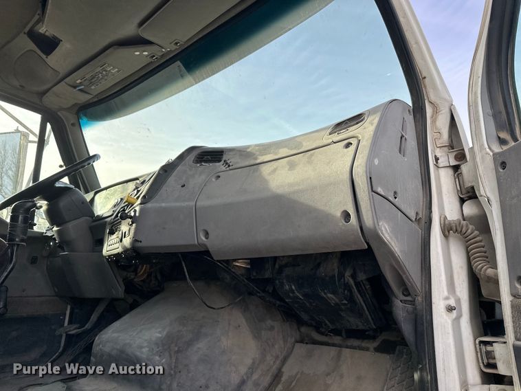 image for item DT6433 1999 Sterling L-Line truck cab and chassis